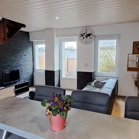 Holiday home L'hirondelle *