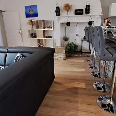 Holiday home L'hirondelle